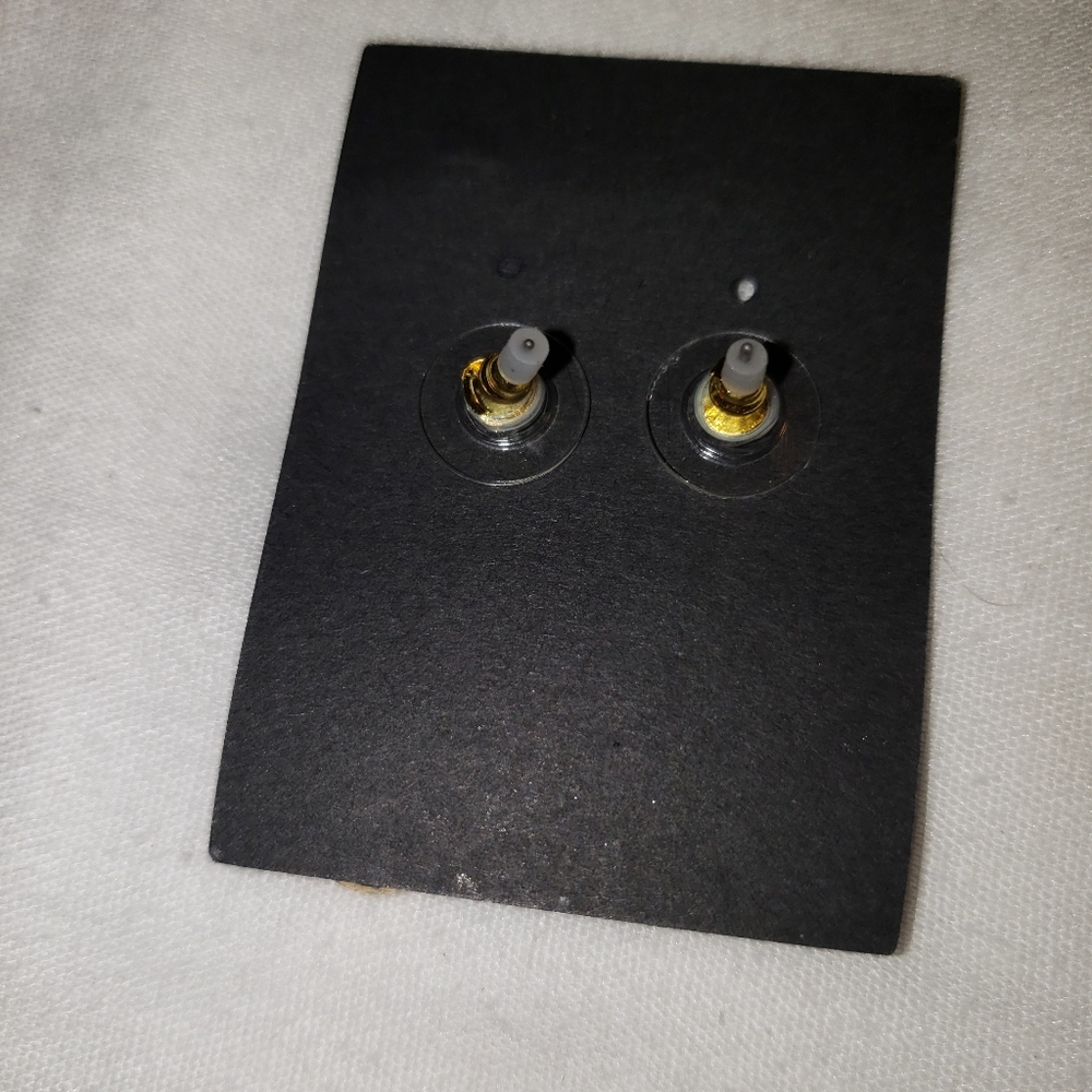 Beautiful Earrings - Picture 2 of 5